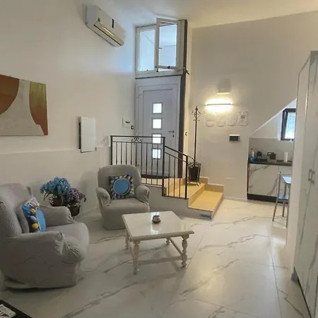 Ferienhaus Casa Intera Piano Terra Con Piccolo Giardino *