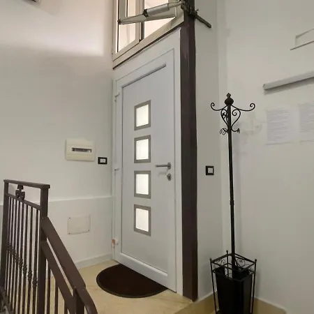 Ferienhaus Casa Intera Piano Terra Con Piccolo Giardino