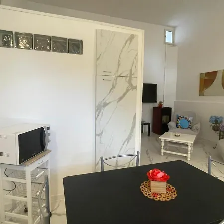 Casa Intera Piano Terra Con Piccolo Giardino Qualiano