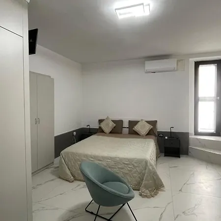Casa Intera Piano Terra Con Piccolo Giardino Hébergement de vacances Qualiano