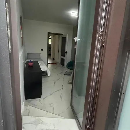 Casa Intera Piano Terra Con Piccolo Giardino Qualiano