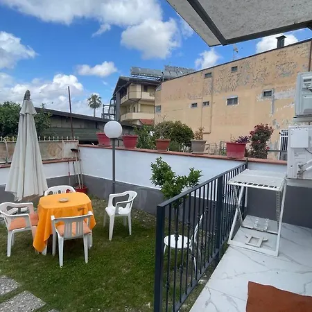 Casa Intera Piano Terra Con Piccolo Giardino Feriehus *
